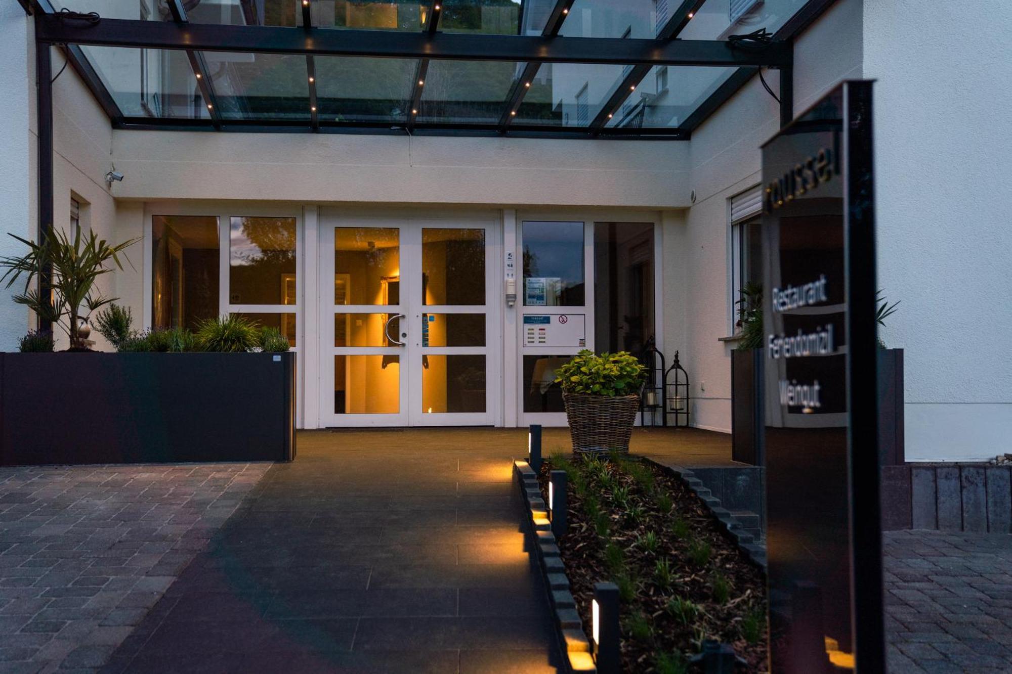 Roussel - Hotel Restaurant 贝恩卡斯特尔-屈斯 外观 照片